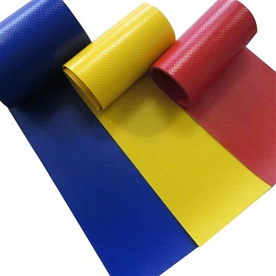 Ce unelte sunt necesare pentru a tăia o rolă de prelată din PVC?